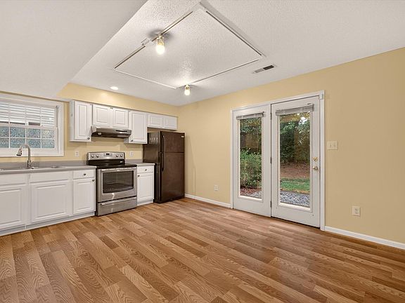 5th image of 3381 S Oaklawn Cir