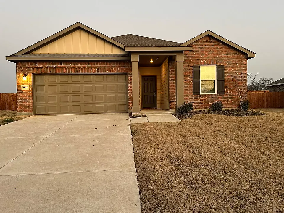 902 Lexington Ln