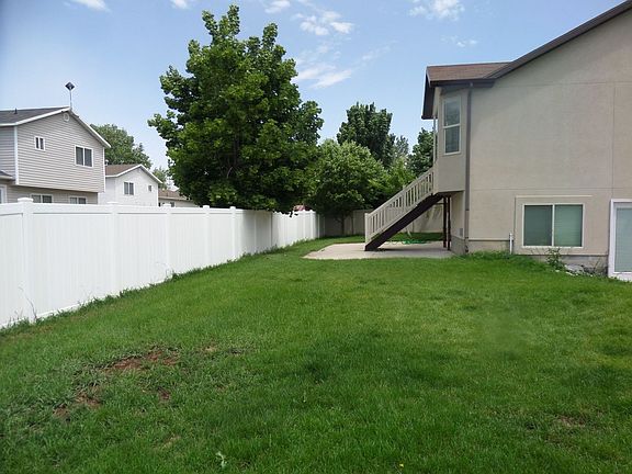 3rd image of 262 S River Bend Ct