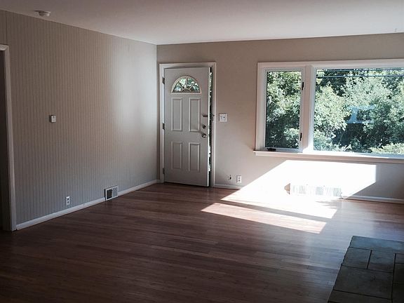 2nd image of 2915 Valley Dr