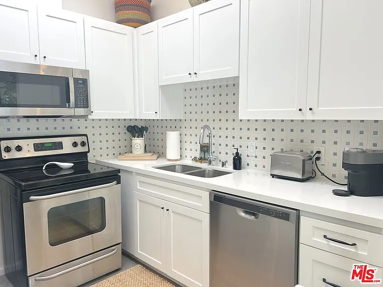 25366 Malibu Rd #2 — Photo 8