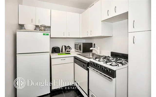 Rented by Douglas Elliman | media 26