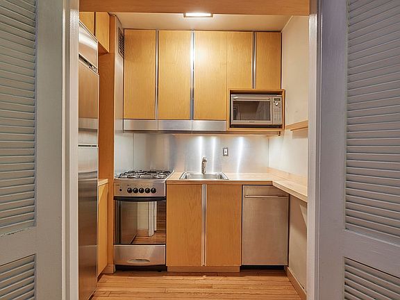 5th image of 304 E 73rd St APT 1D