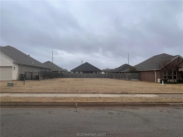 3051 Peterson Cir, Bryan, TX 77802