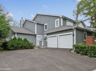 2752 The Mews, Northbrook, IL