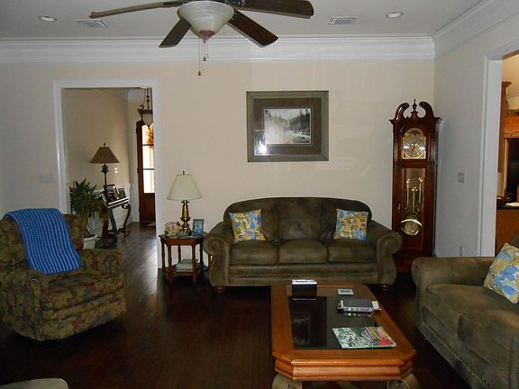 4th image of 1805 Castlewood Dr