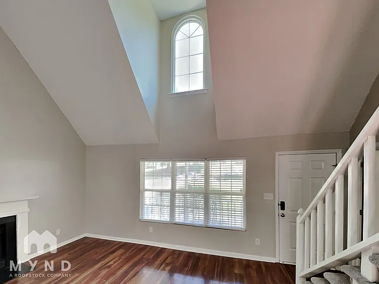 1929 Teddington Dr — Photo 9