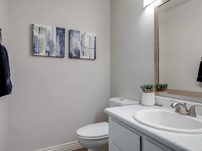 544 Southern Apartments — Photo 10
