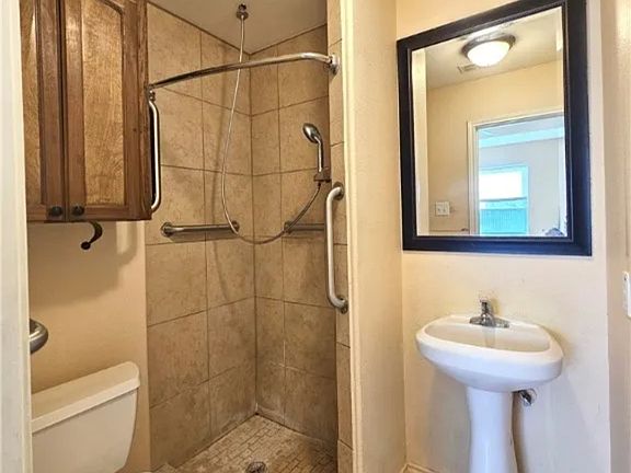 2nd image of 4318 Ivy Ln