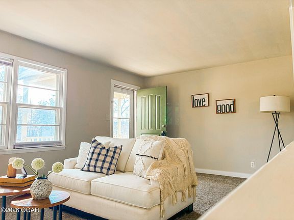 5th image of 414 E Glenview Pl