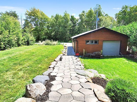 4th image of 44 Irving Dr
