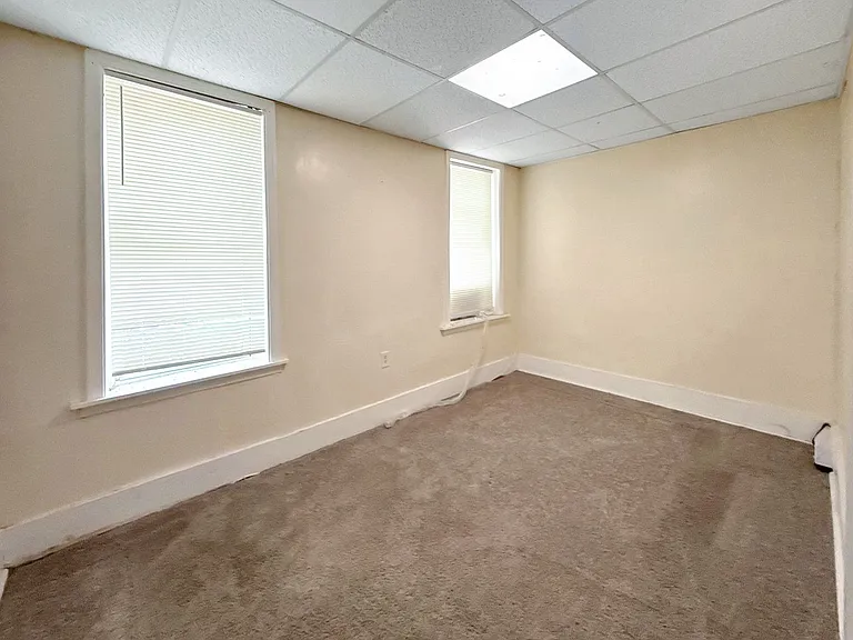 1617 N Warwick Ave — Photo 20