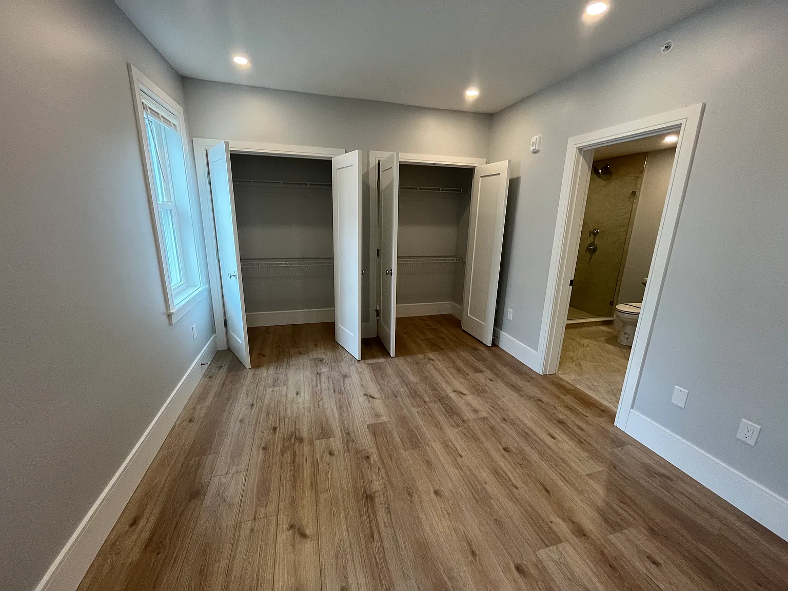 4 bed, 9999 sqft, $5,000 — Photo 3