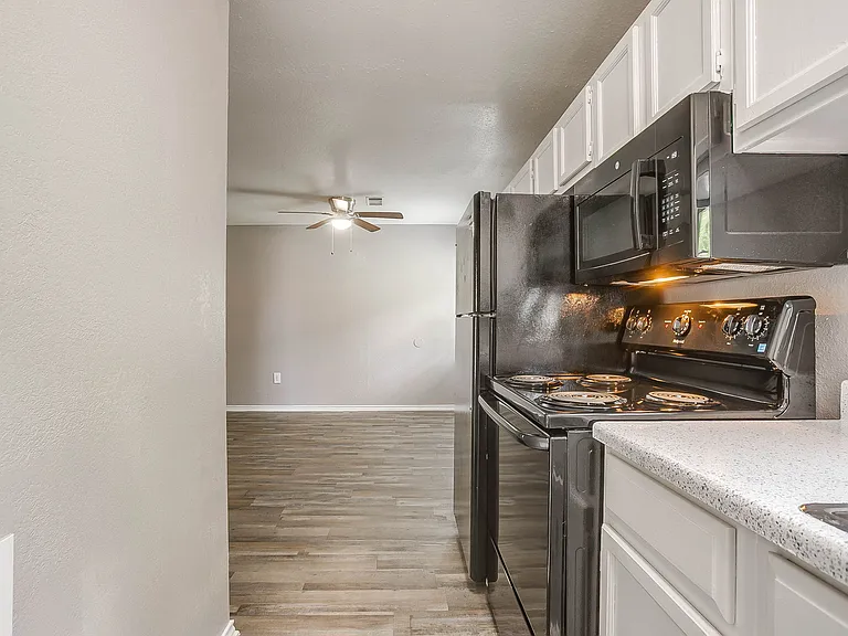 Foxfire Apartments — Photo 13