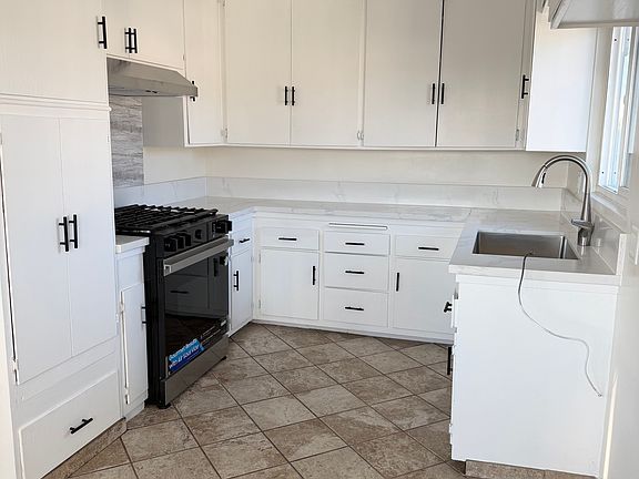 3rd image of 910 N Cedar St #10