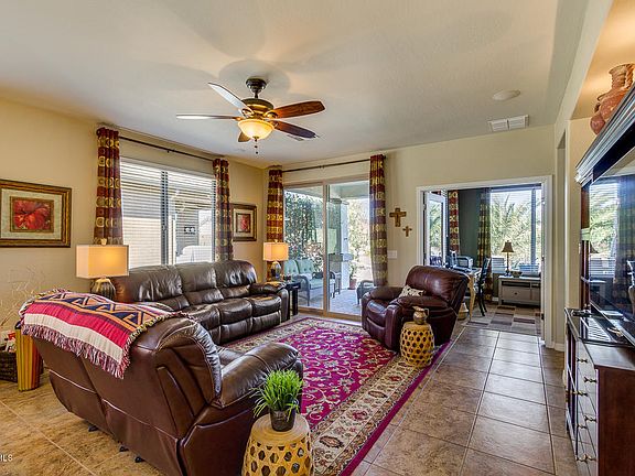 5th image of 212 W Ironhorse Ln
