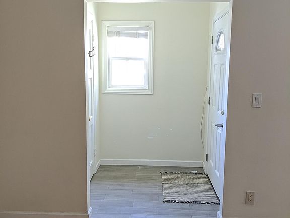4th image of 1496 Marcia Ave #A