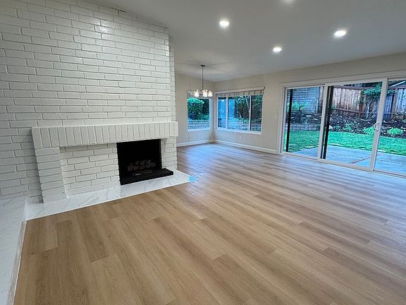 3rd image of 893 Blue Spring Dr