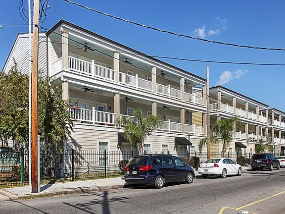 2nd image of 3201 Carondelet St Unit 102