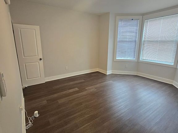 4th image of 4642 N 13th St Floor 2
