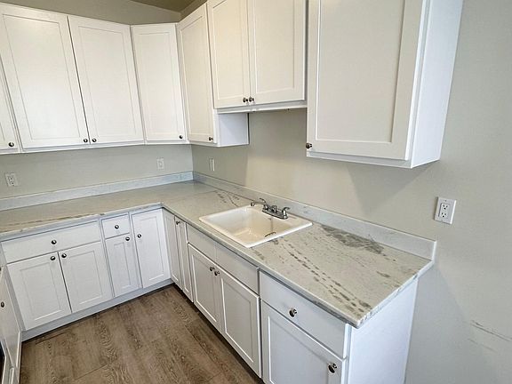 4th image of 2650 Franklin St #15