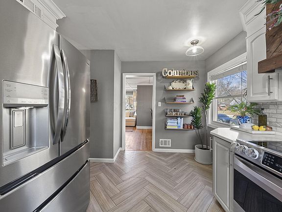 4th image of 3194 Mountview Rd