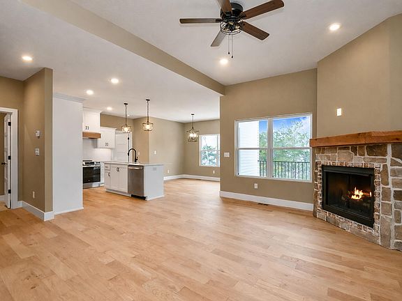 4th image of 648 Panorama Drive