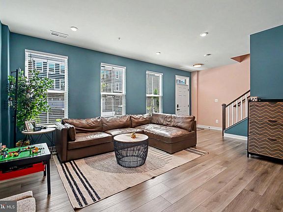 3rd image of 10835 Beckenham St