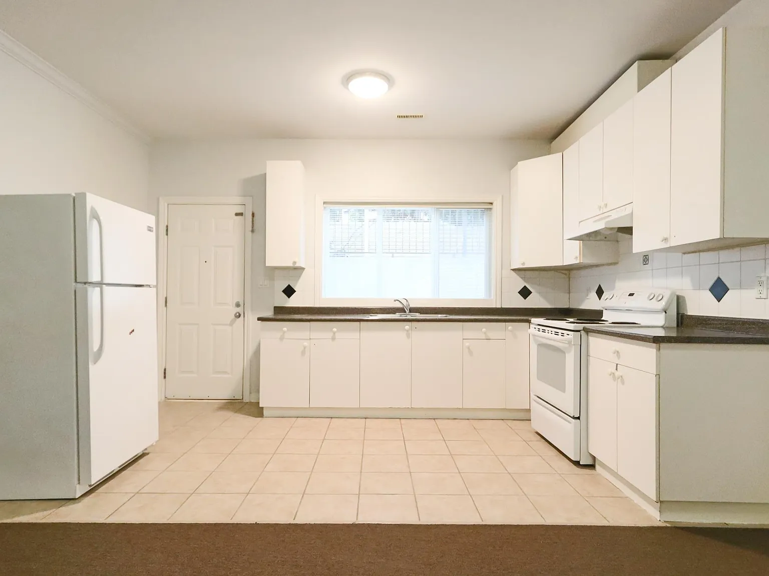 2 bed, 900 sqft, $1,600 — Photo 4