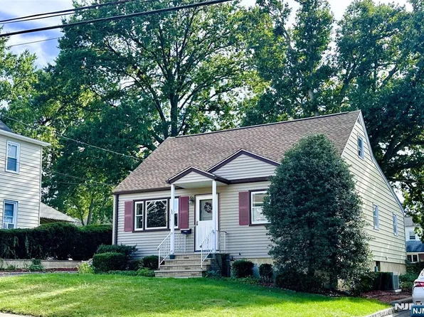 34 Lasalle Ave, Hasbrouck Heights, NJ 07604