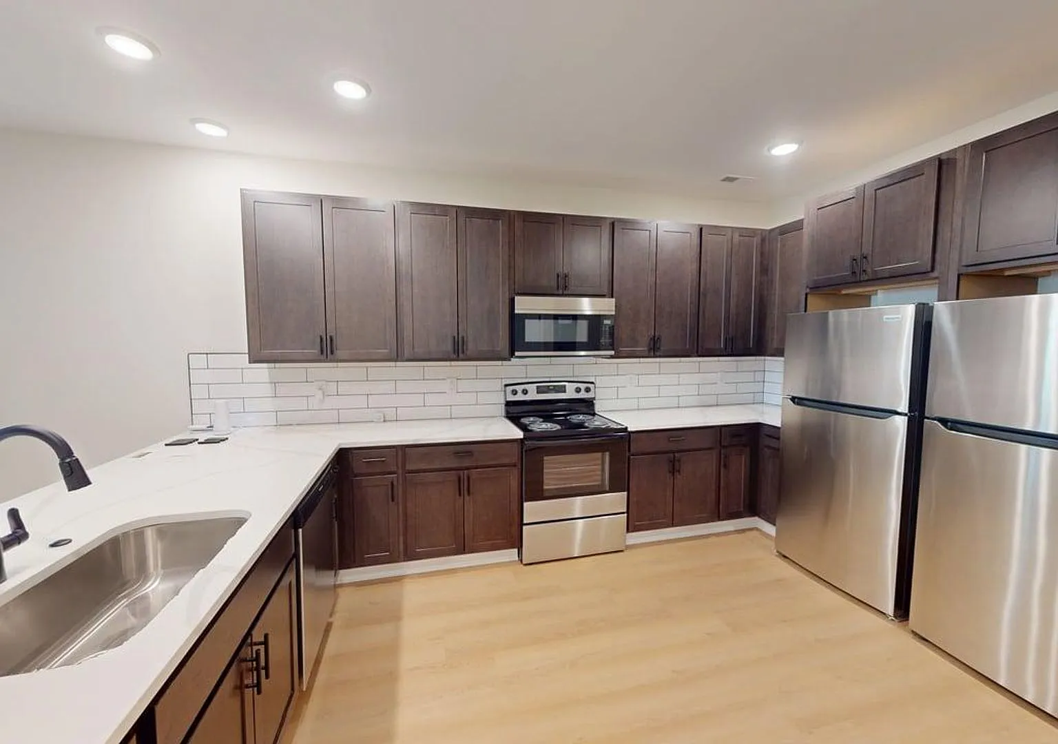 New Build- 6 Bedrooms + 5.5 Baths + 4 Free Off-Street Parking Spots House - Available To See For ... — Photo 1