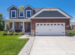 20240 Rambling Dr, Clinton Township, MI 48038