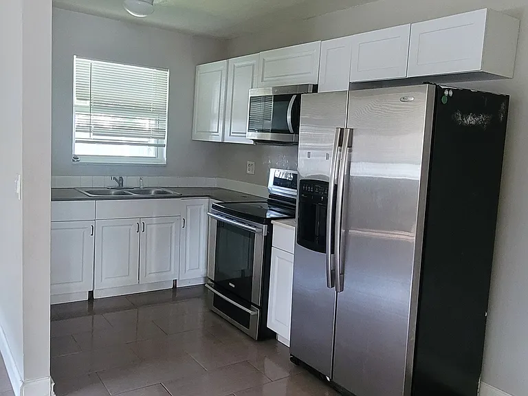 800 Moffett St #4 — Photo 5