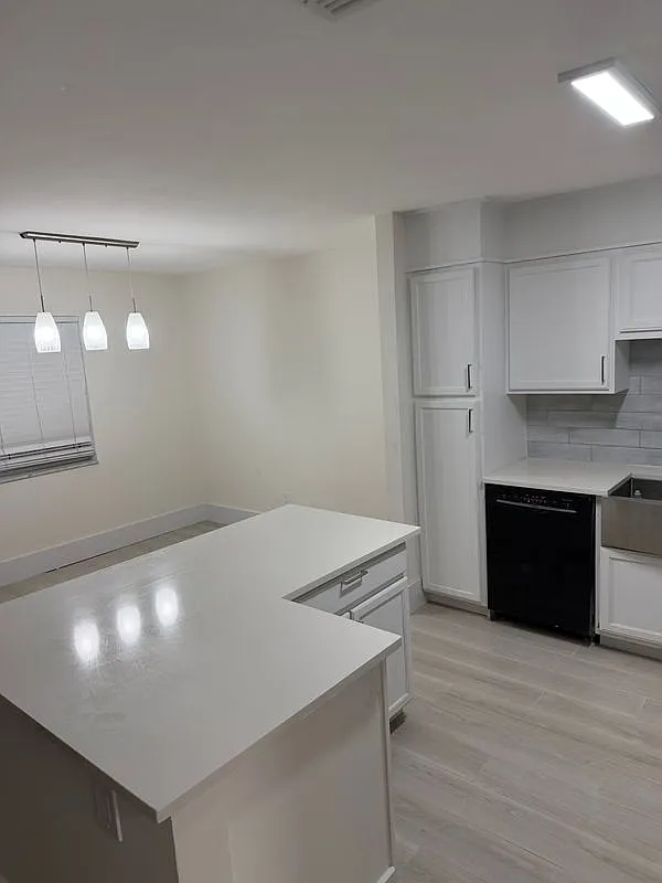3 bed, 2.0 bath, 1421 sqft, $3,600 — Photo 3