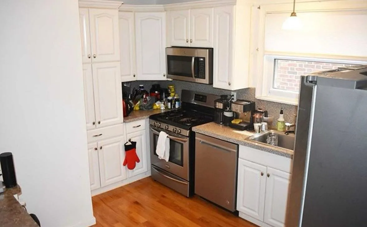 3 bed, 1.0 bath, $6,000 — Photo 2