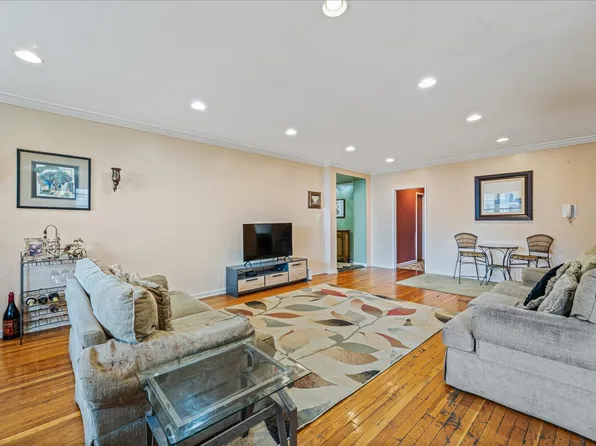 162-41 Powells Cove Boulevard image 6 of 29