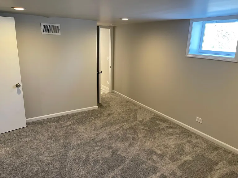 313 N Wolf Rd — Photo 22