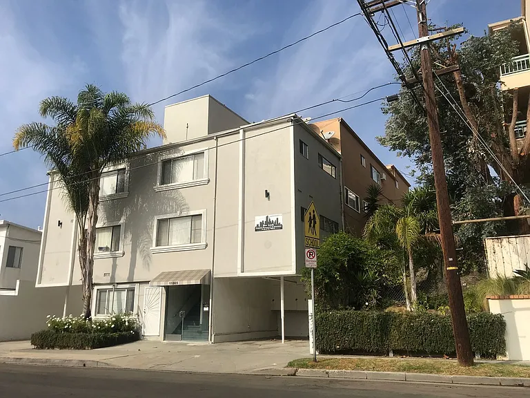 11865 Rochester Ave — Photo 21