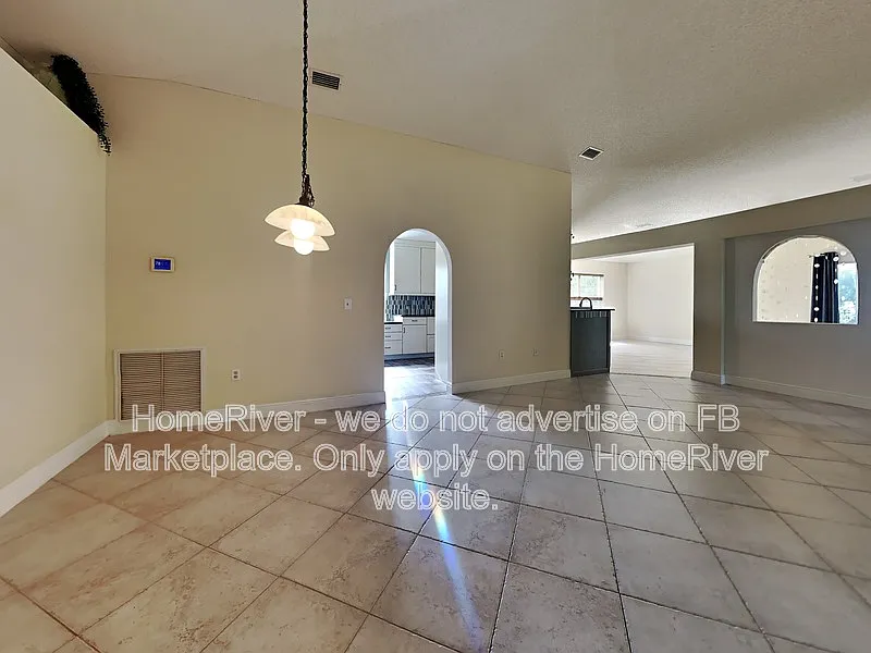 3 bed, 2.0 bath, 1874 sqft, $2,500 — Photo 2