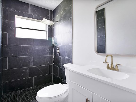 4th image of 926 Hartford Dr #1