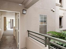 220 Caldecott Ln, Oakland, CA