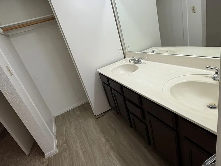 6220 W Beryl Ave — Photo 16