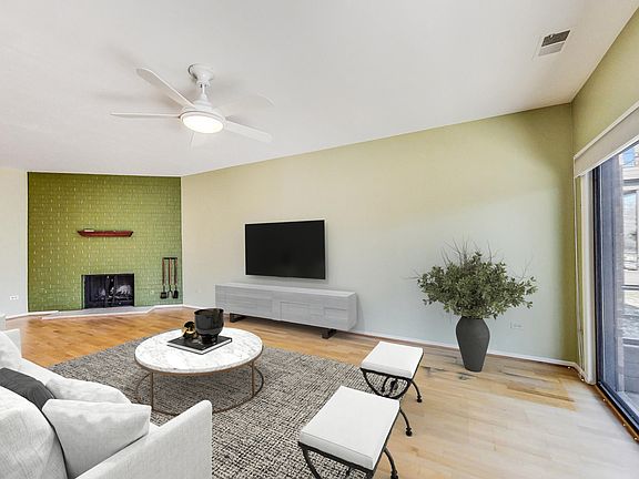 4th image of 1027 Deerfield Pl #1027