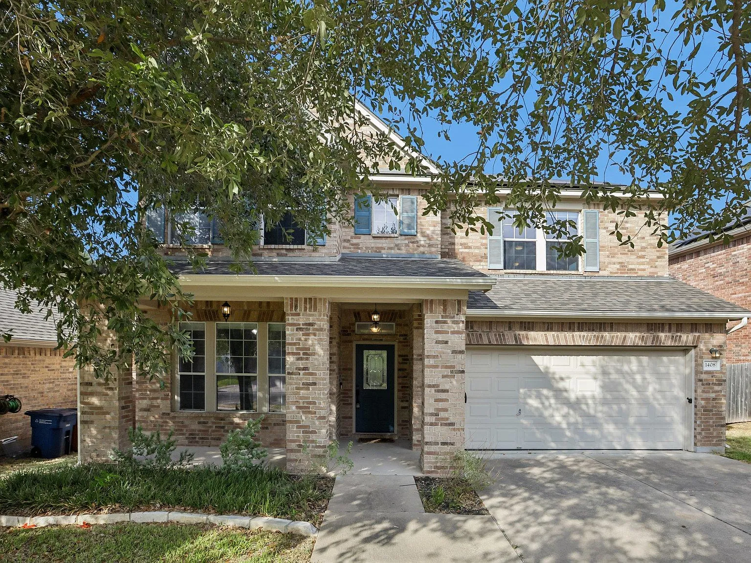 3 bed, 3.5 bath, 2812 sqft, $3,400 — Photo 1