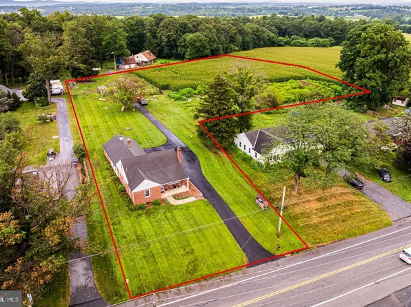 1159 Lebanon Rd, Manheim, PA 17545