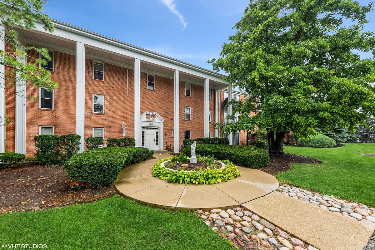 Building Photo - 5101 Carriageway Dr #B309