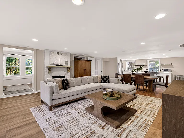 17 W Park Ave #2 — Photo 4