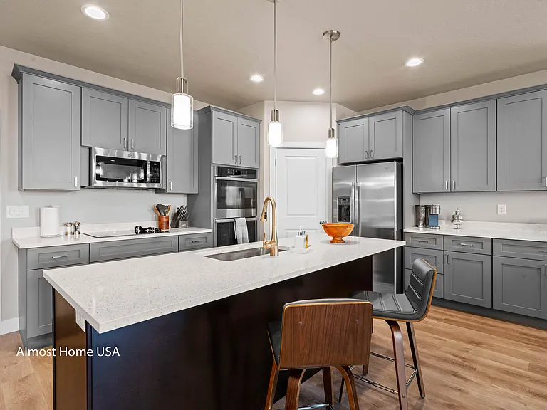572 W Lewski Ln — Photo 4