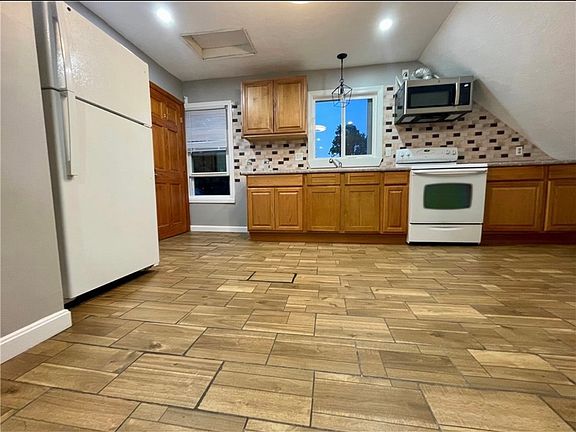 3rd image of 36 Highland St Floor 3