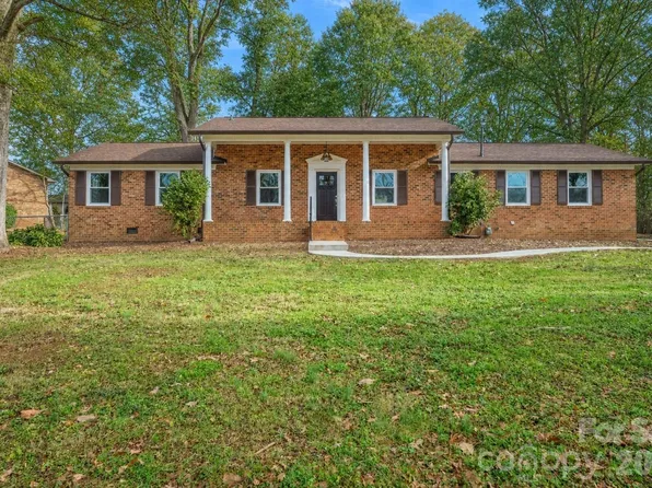 1254 Huckleberry Dr, Lincolnton, NC 28092